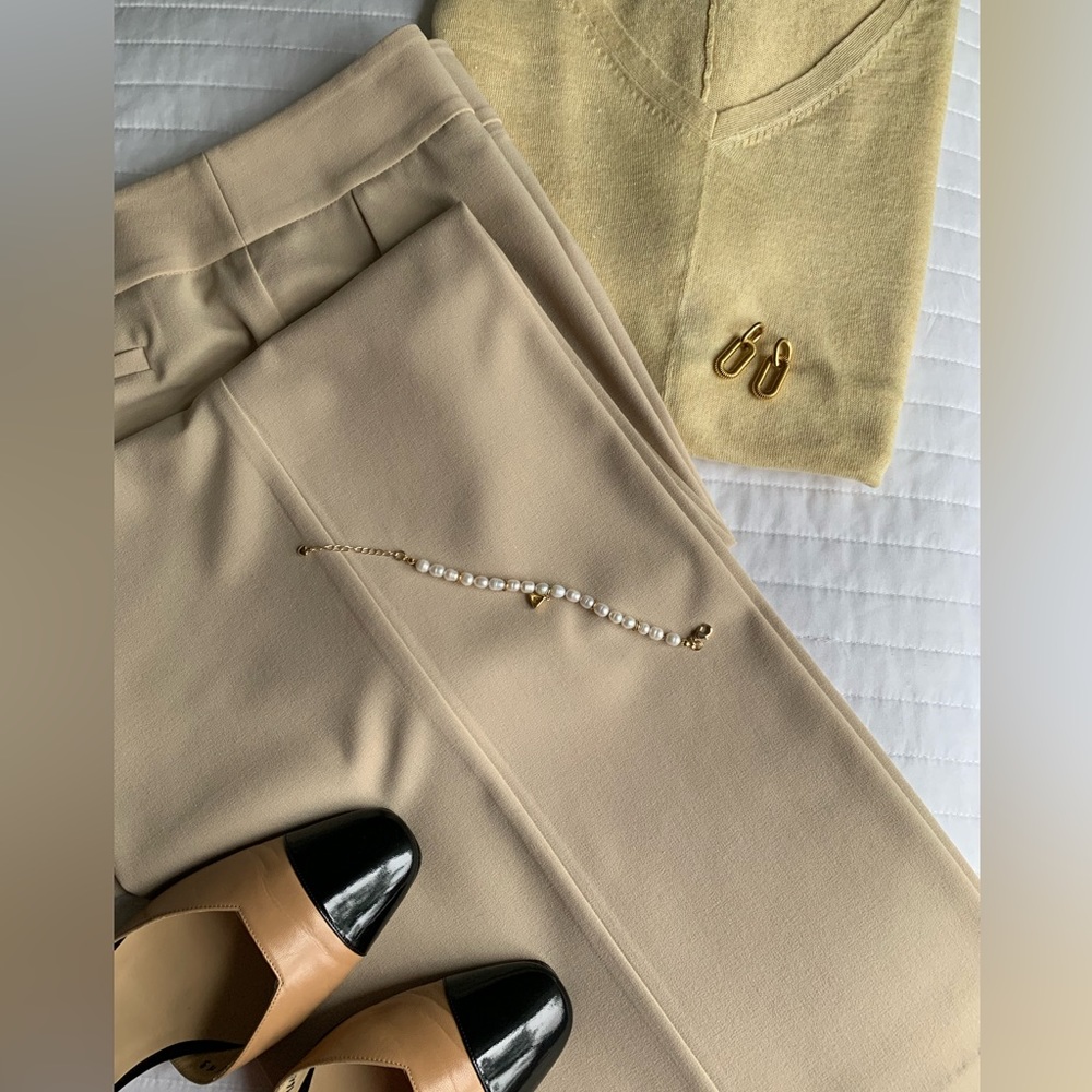 Chico’s Perfect Wide-Leg beige pants Size 3 Inseam 31”(79cm)